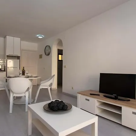 דירה Mare 96 - One Bed אדחה